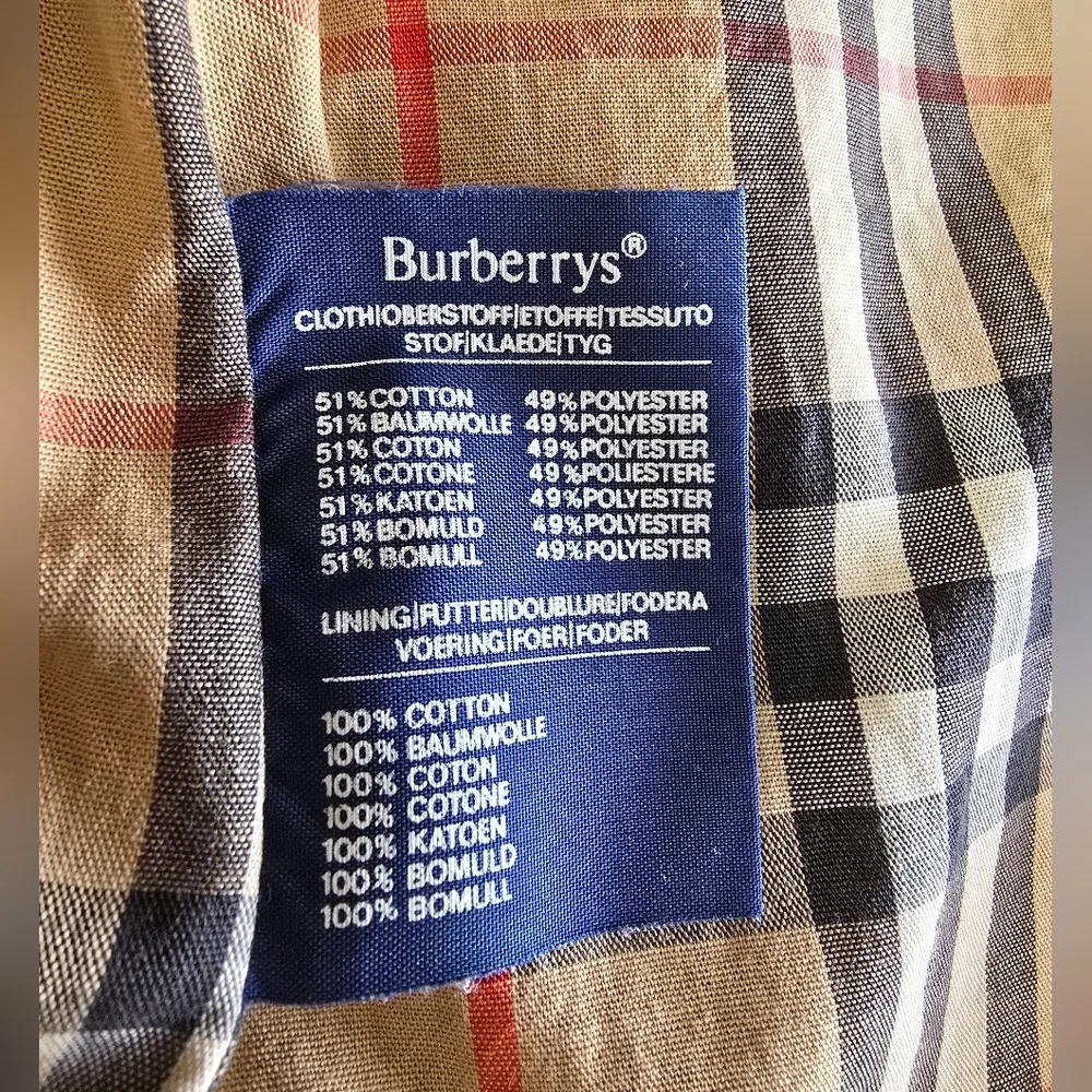 Burberry Beige Trench Coat with Classic Check Lining - Picture 8 of 17